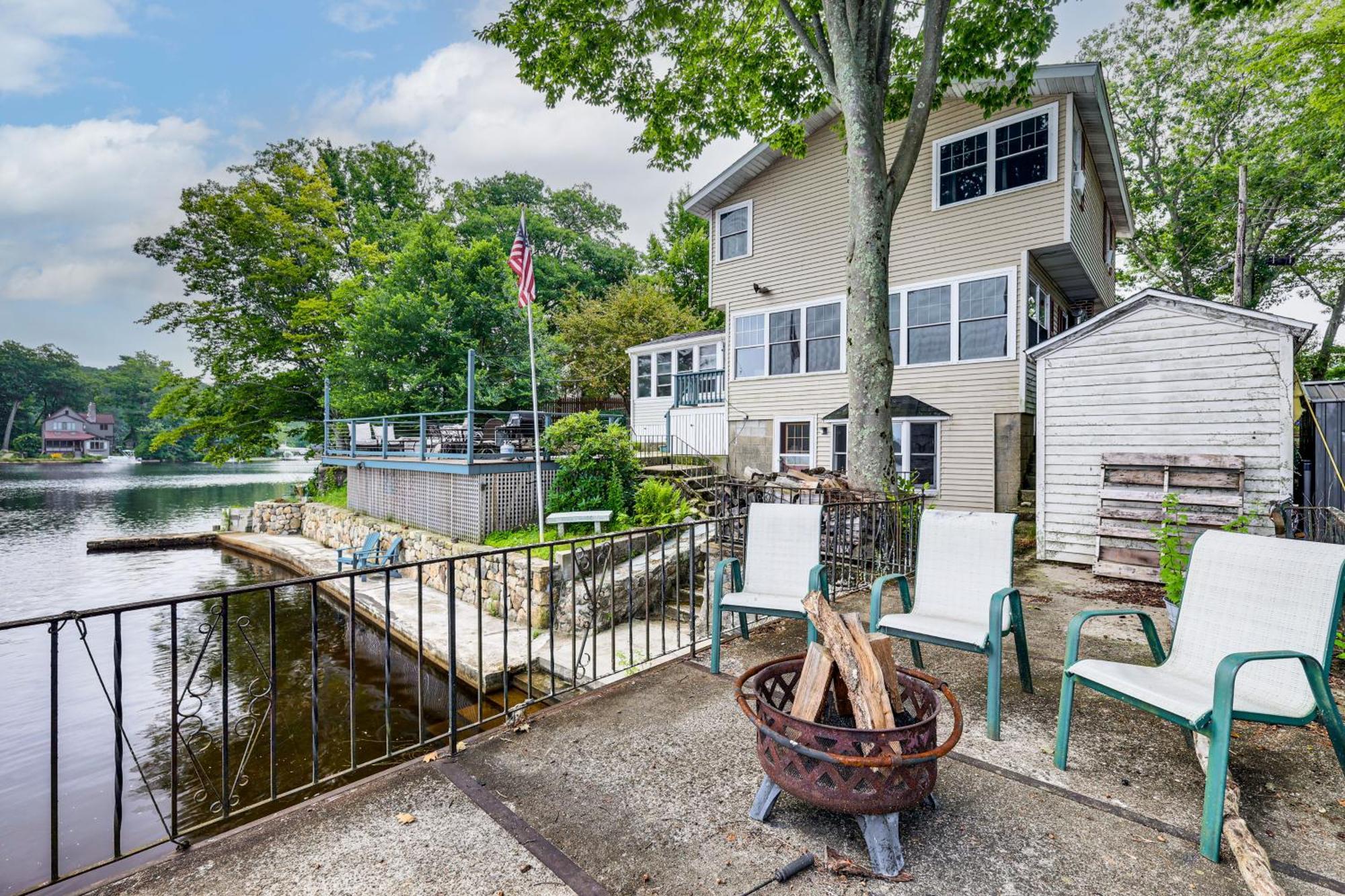 Classic Waterfront Home On Lake Maspenock With Grill Hopkinton Exterior photo