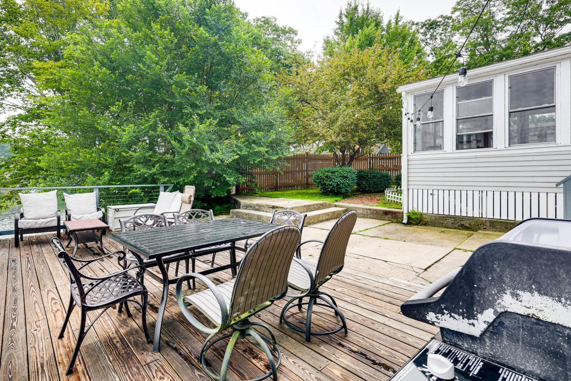 Classic Waterfront Home On Lake Maspenock With Grill Hopkinton Exterior photo